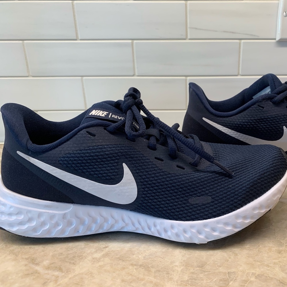Nike Revolution  5 Men's Running Shoe - Size 7.5